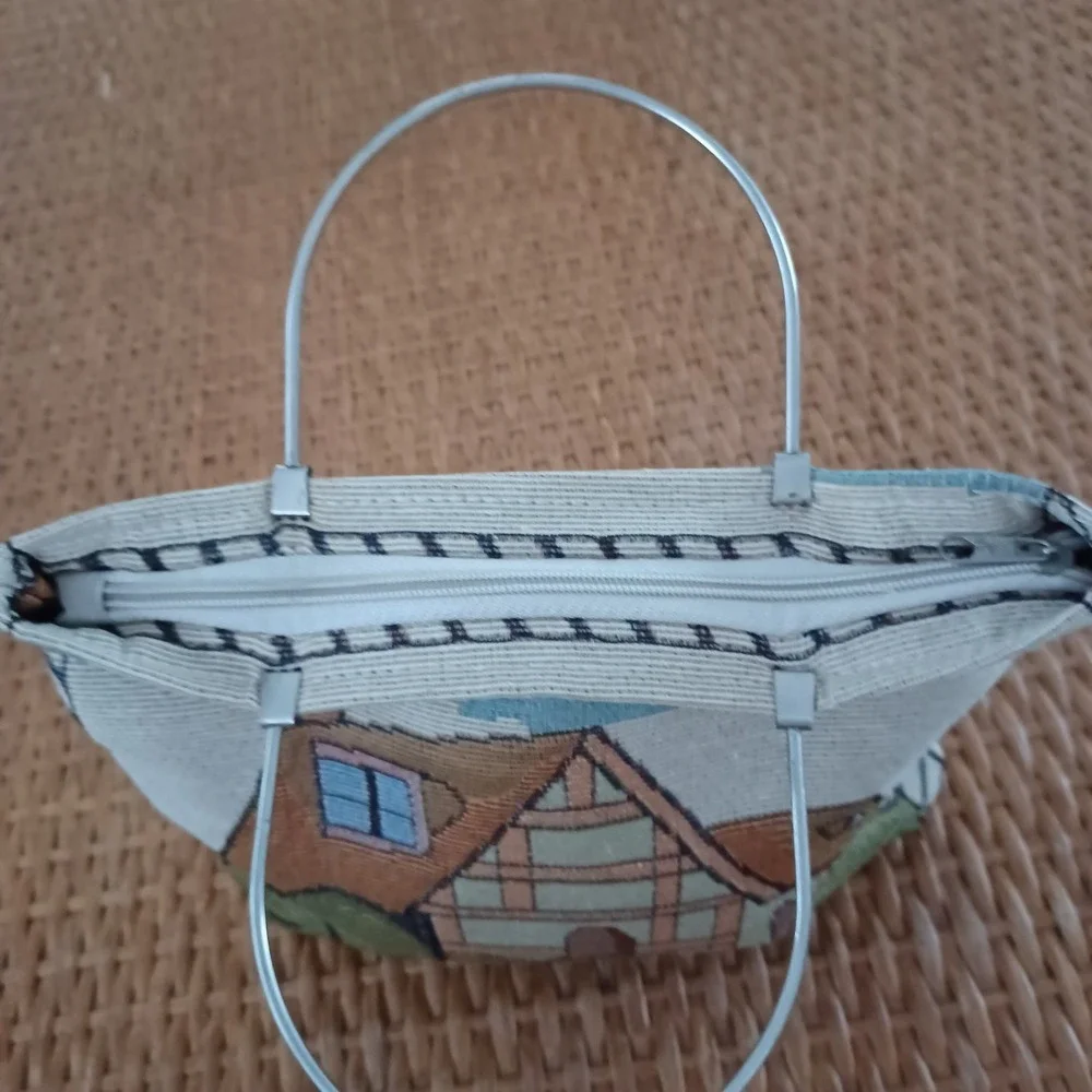 Vintage Needlepoint French Knot Cottage Garden Purse Embroidered Metal Handle‎